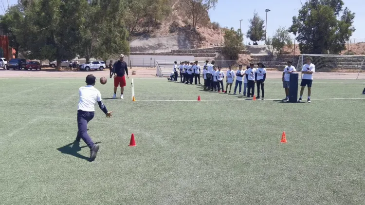 Organizan Cardenales de Arizona campamento de futbol americano