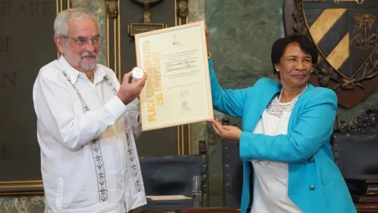 Abre UNAM sede en Cuba