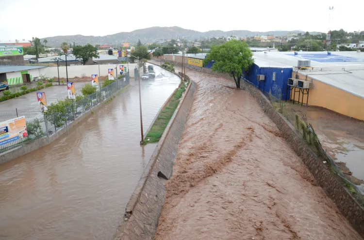 Capacitan a bomberos en “rescate en aguas broncas”