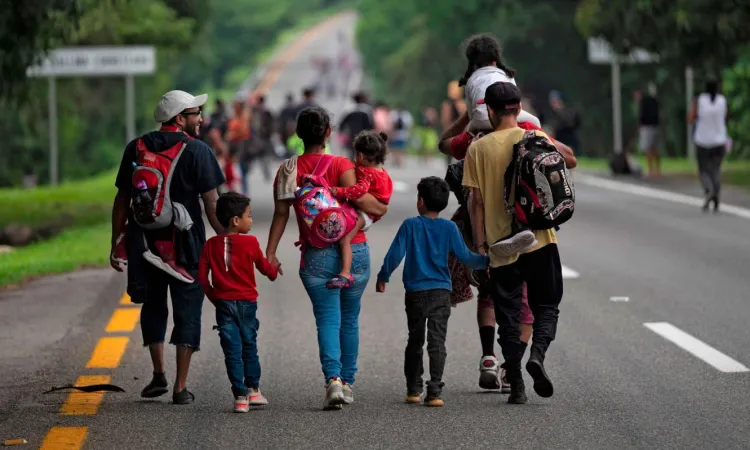 AMLO desestima usar muros y militarización para frenar migrantes