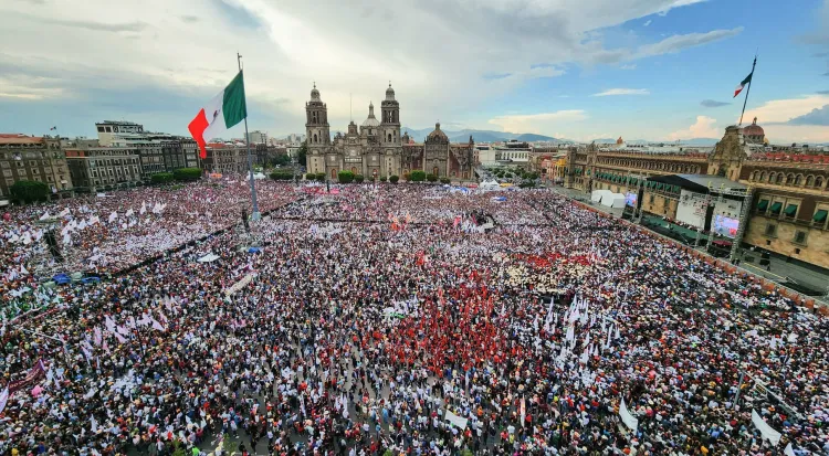 Agradece AMLO asistencia al Zócalo; “¡Gracias, pueblo!”