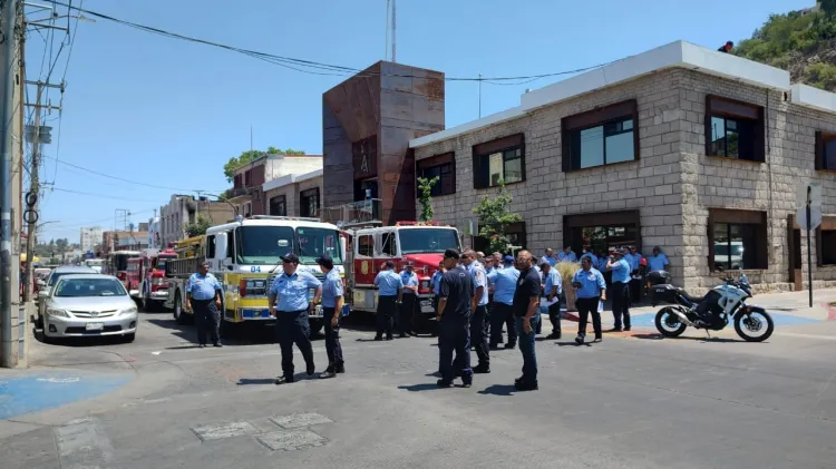 Exigen bomberos mejoras a sueldos y prestaciones