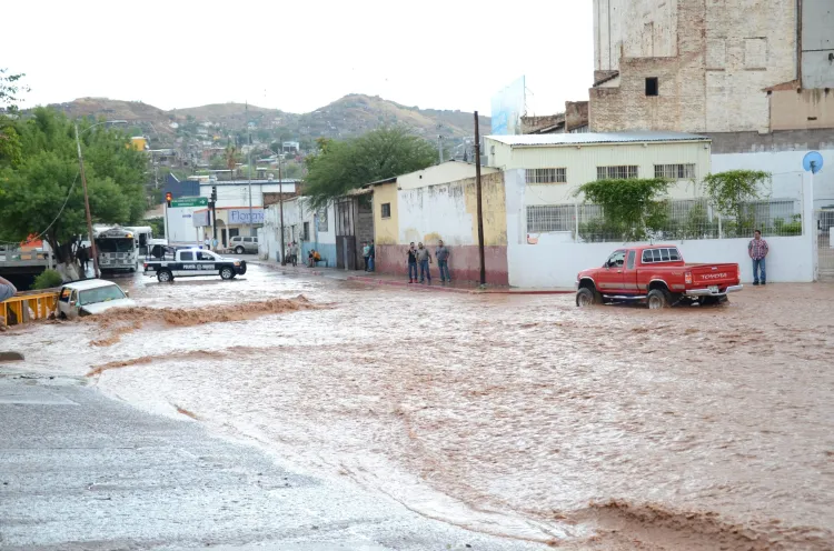 Bloquearán vialidades por riesgo de lluvias