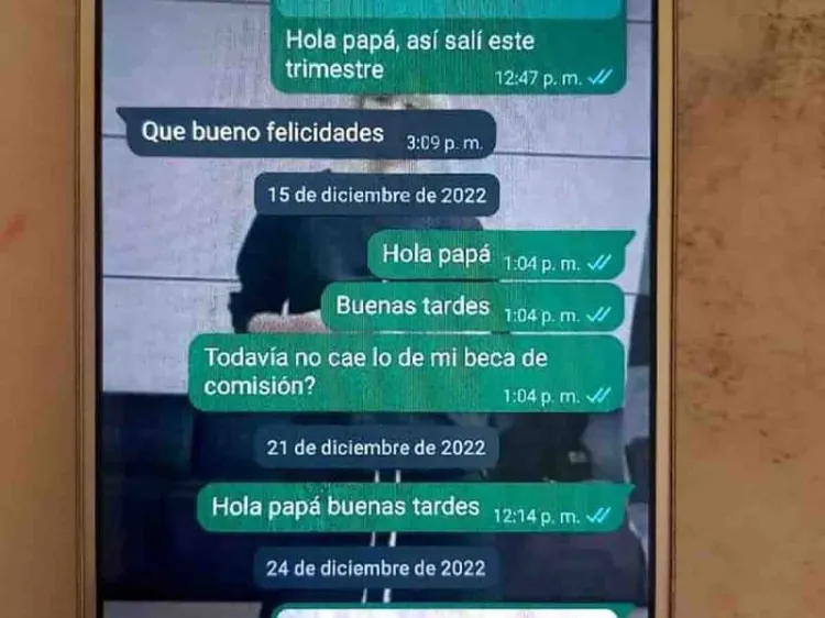 Le roba la beca de 7,500 pesos a su hija y la bloquea