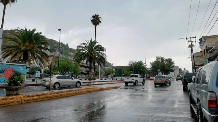 Llaman a comerciantes a extremar precauciones por lluvias