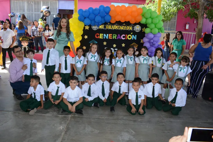 Proyectan inclusión en graduación de preescolar en la Solidaridad