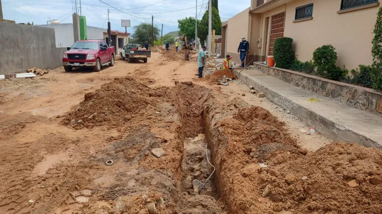 Aplican pavimentación en calle Vía de Beira de Lomas de Fátima