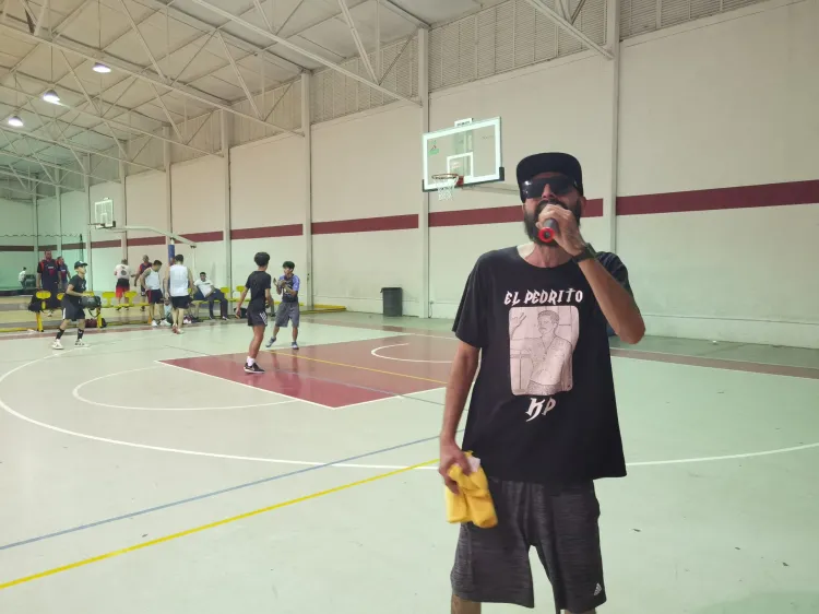 Basquetbol y rimas en las canchas de Nogales