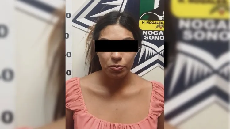 Mujer alcoholizada provoca choque