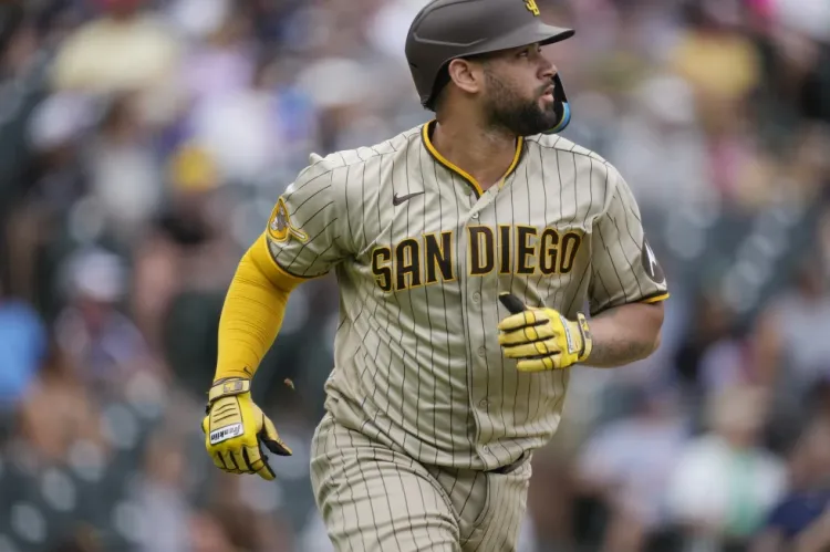 Arrollan Padres a los Rockies