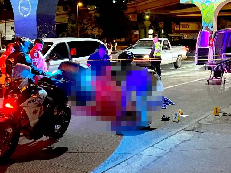 Fallece migrante atropellado por motociclista