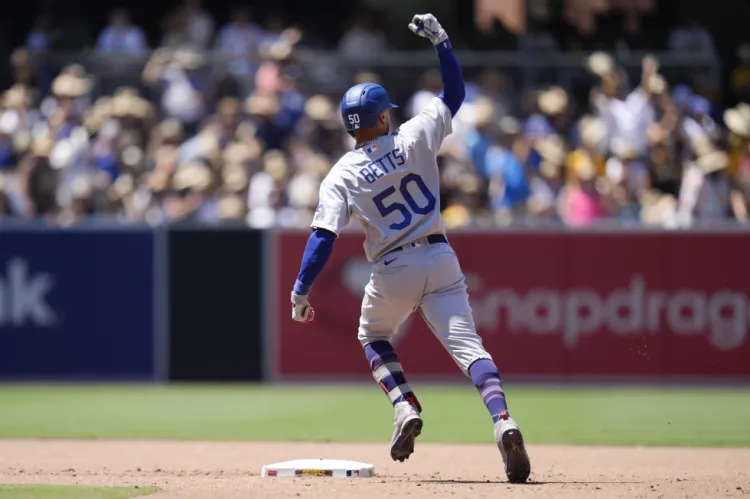 Corona Betts enorme rally de Dodgers