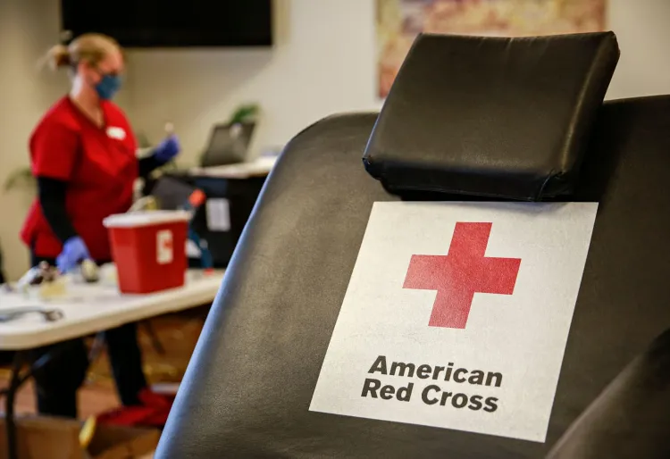 Cruz Roja de EU permitirá a gays y bisexuales donar sangre sin restricciones
