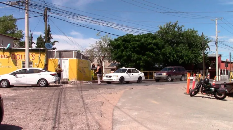 Cierran acceso a la Juan Navarrete por pavimentación