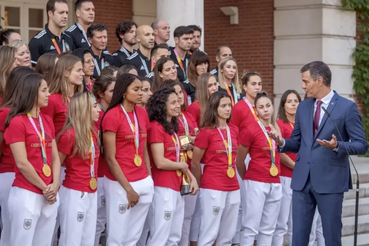 Presidente de España recibe a las campeonas