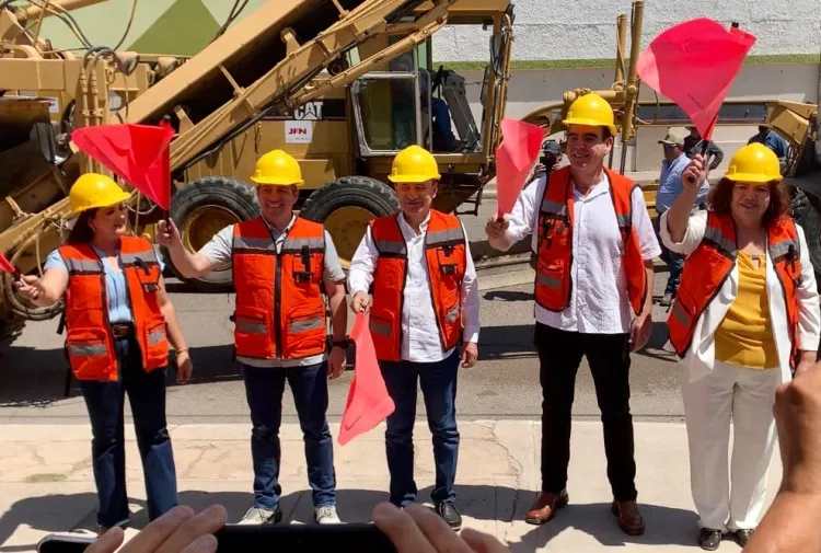 Gobernador inicia obras de pavimentación en Caborca