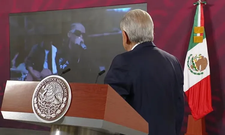 AMLO defiende a Yahritza y su Esencia y los invita a cantar al Zócalo