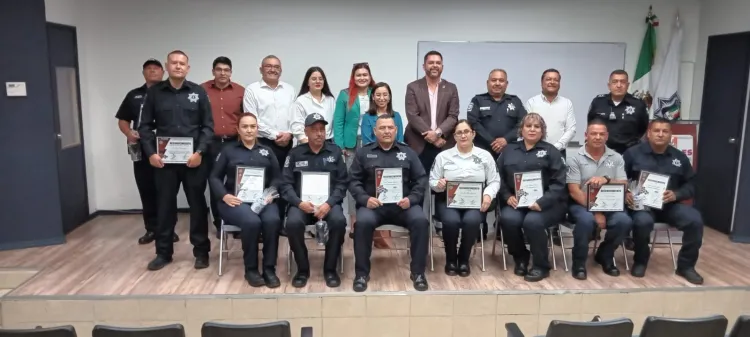 Reconocen a policía en programa Policía del Mes