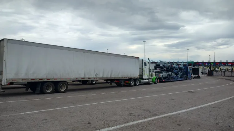 Retraso en garitas afecta 2 mil cruces de mercancías diarias en Nogales