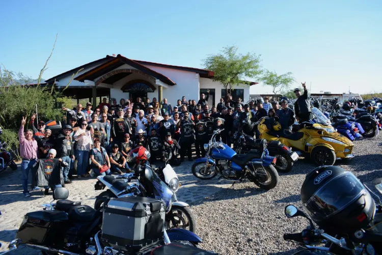 Concentran motociclistas Estafeta de lucha contra el cáncer en El Paraíso de Don Polo