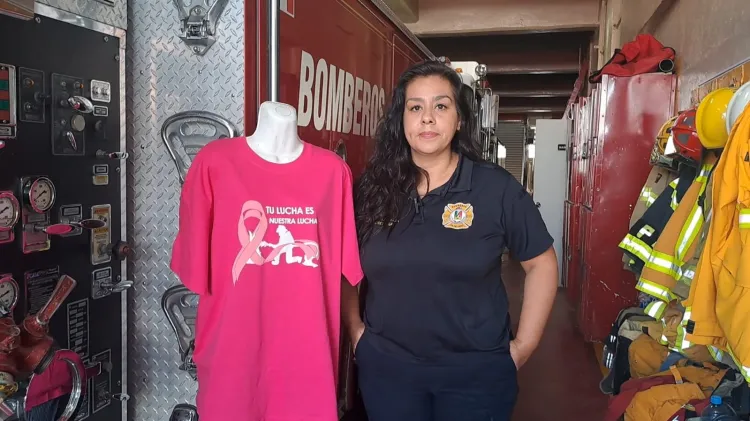Alistan bomberos venta de camisetas en apoyo a mujeres víctimas de cáncer