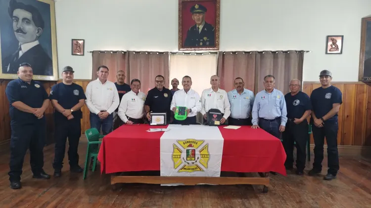 Reciben bomberos desfibrilador de Club Rotario Nogales Industrial