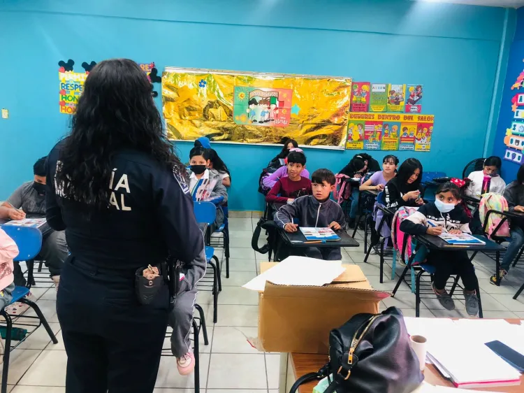 Atiende el DARE a estudiantes de escuelas primarias