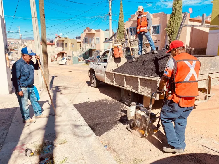 Aplican programa de bacheo en San Carlos y otras colonias