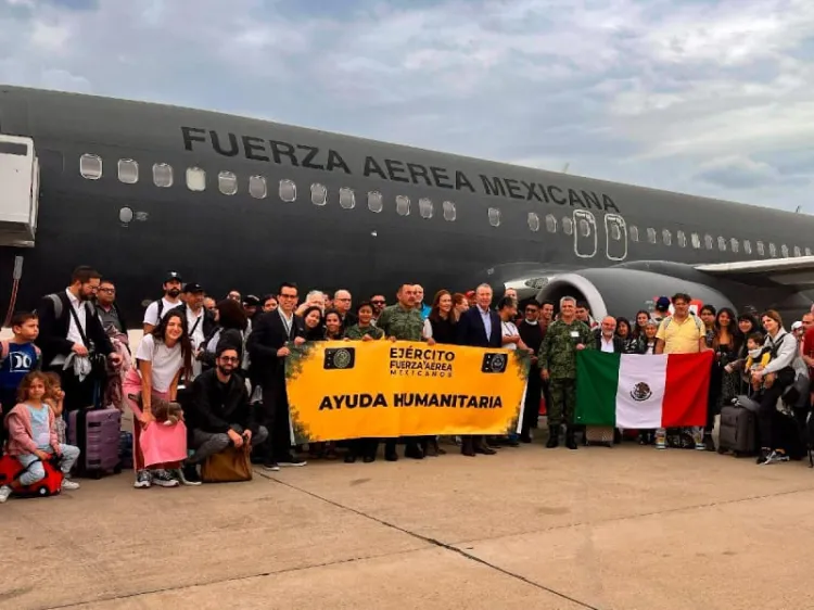 Sedena rescató de Israel a 433 mexicanos con dos puentes aéreos
