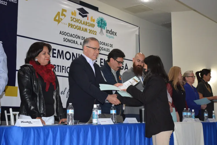 Invitan a registro para becas educativas en la industria maquiladora