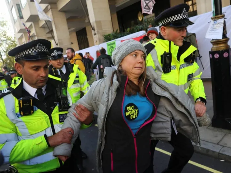 Detienen a Greta Thunberg durante manifestación contra petroleras en Londres