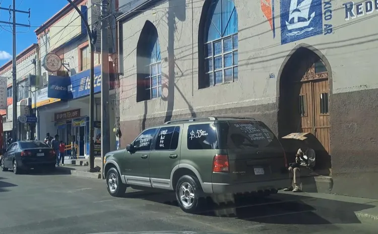 Atiende Tránsito Municipal problemática de autos en venta en vía pública