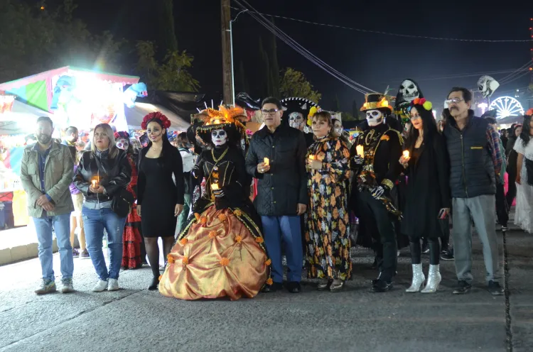 Realizan tradicional procesión de catrinas en Nogales
