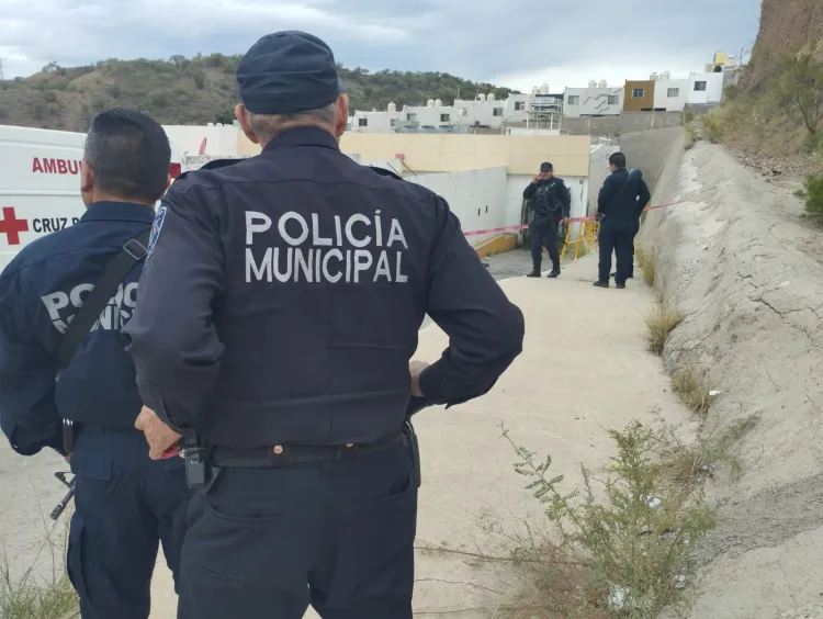 Localizan sin vida a persona en estacionamiento de maquiladora