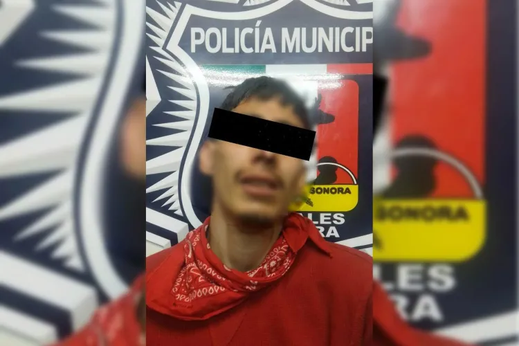 Le cae la policía en plena “sesión” de tablazos