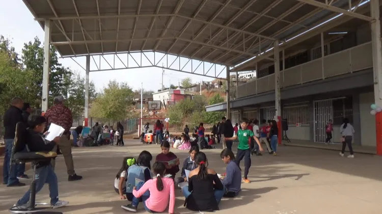 Realizan ingeniosa dinámica de lectura en escuela del sector Colosio