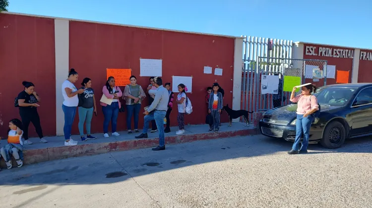 Familias buscan recuperar matrícula en primaria Francisco I. Madero