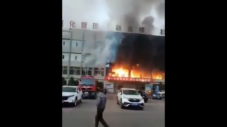 Incendio en edificio en China deja 26 muertos