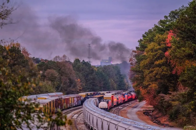 Tren con combustible se descarrila y provoca incendio en Atlanta