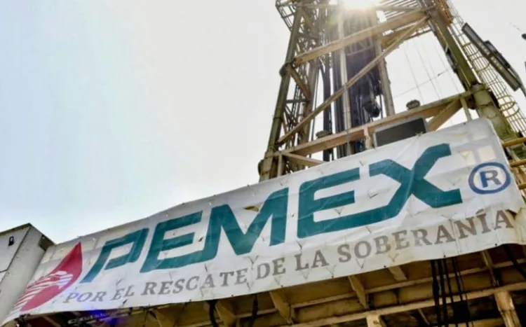 Pemex toma control de operaciones y corporativo tras salida de Shell