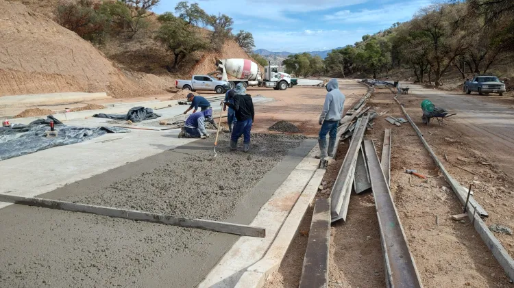 Avanza colado de concreto hidráulico a cuatro carriles en avenida Hidalgo