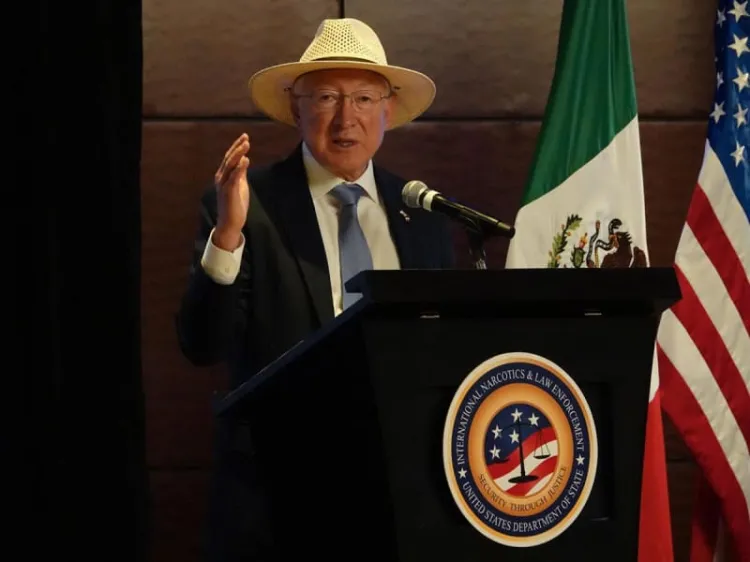 En combate al tráfico de armas, EU y México han logrado avances: Ken Salazar