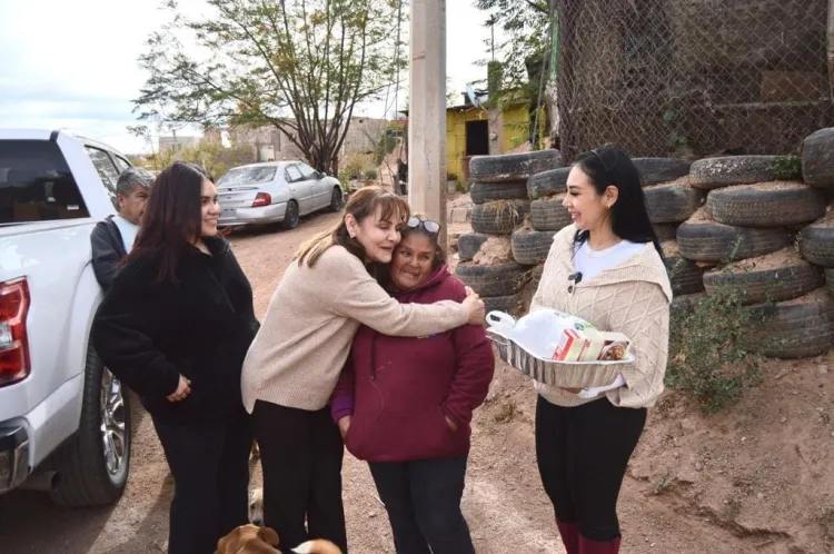 Entrega Primera Dama y regidora cenas familiares