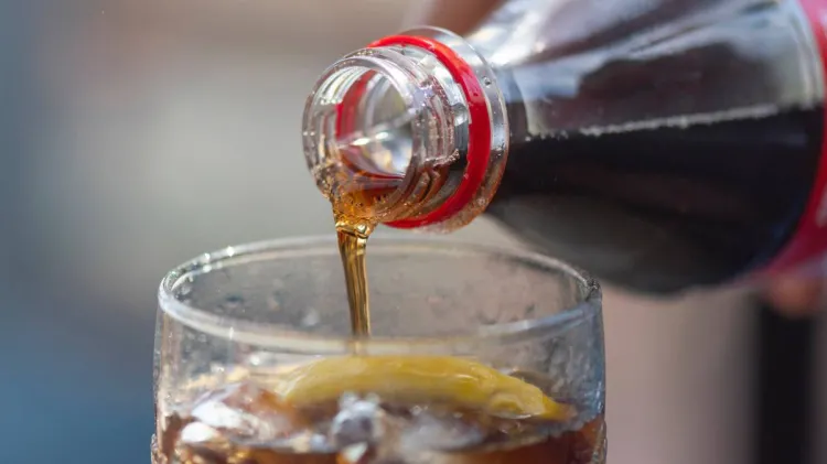 OMS recomienda a países subir impuestos al alcohol y bebidas azucaradas