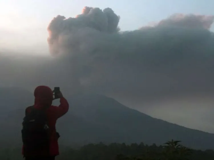 Erupción del volcán Marapi en Indonesia suma 22 muertos