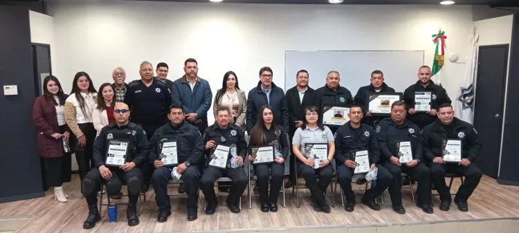 Galardonan a oficiales en Policía del Mes