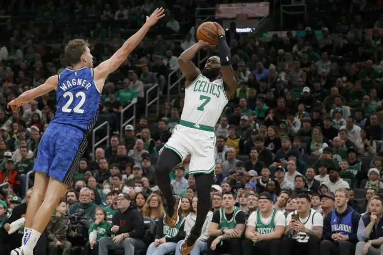 Celtics siguen invictos en casa