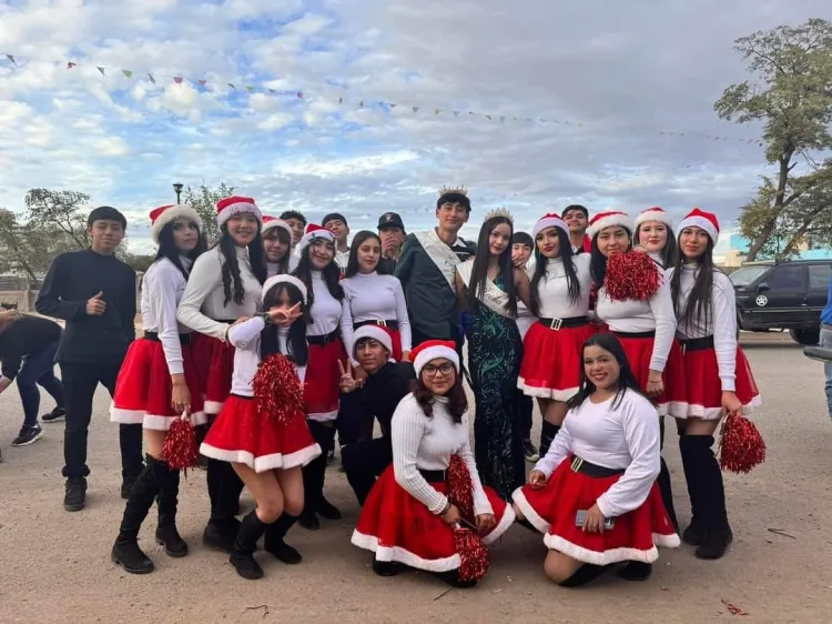 Protagoniza desfile navideño la Prepa Municipal en La Mesa