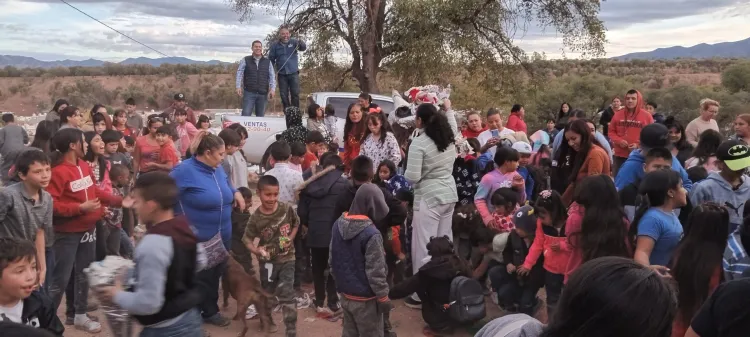 Realizan Sonora Gas y Nissan Nogales posada navideña a niños de La Mesa