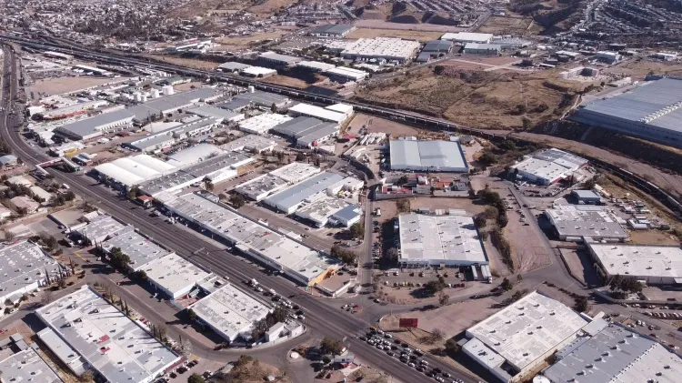 Disfrutan asueto 20 mil trabajadores de la industria en Nogales